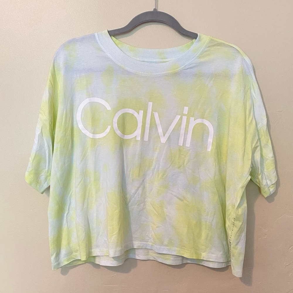 SET OF 2 NEVER WORN •Calvin Klein performance cropped tees•